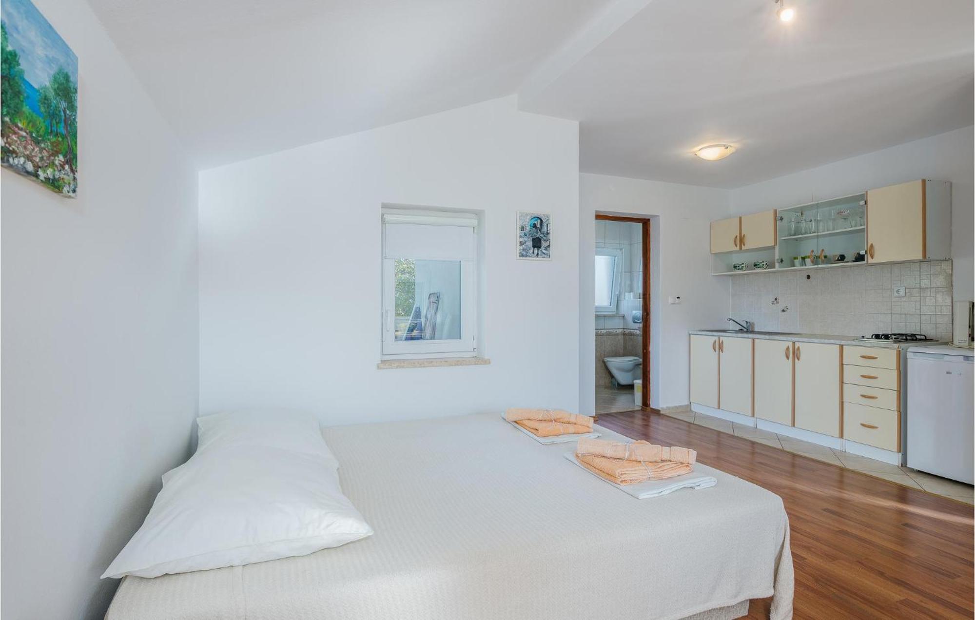 Cozy Apartment In Malinska Dubasnica With Wifi エクステリア 写真