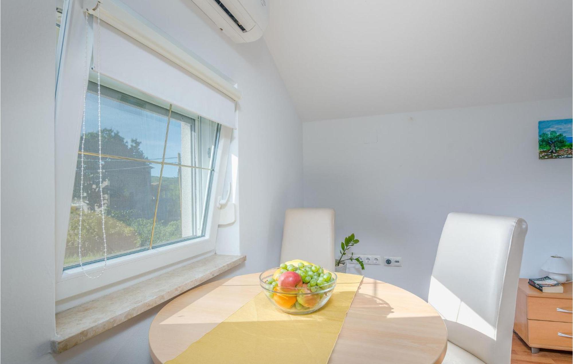 Cozy Apartment In Malinska Dubasnica With Wifi エクステリア 写真
