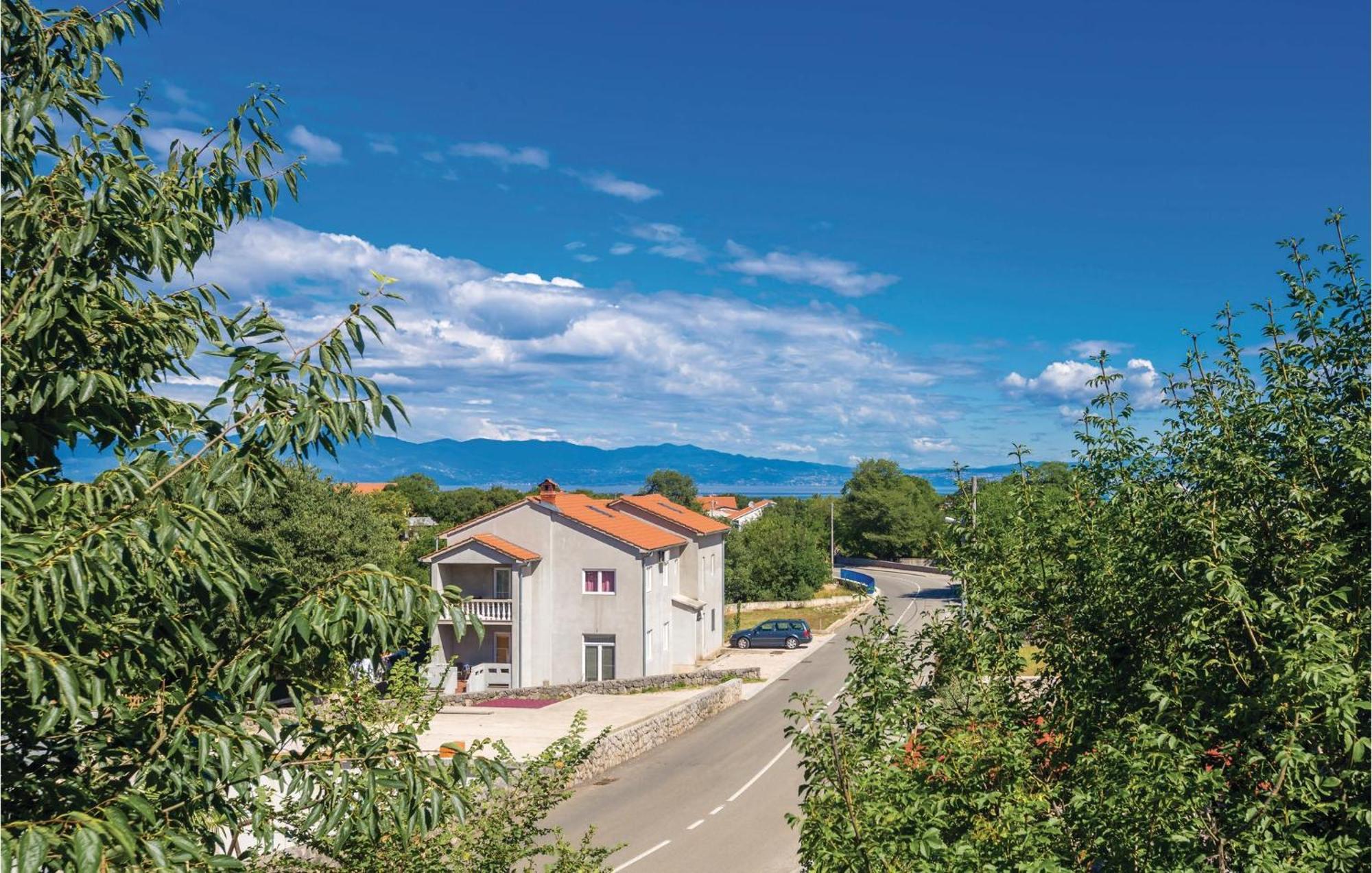 Cozy Apartment In Malinska Dubasnica With Wifi エクステリア 写真