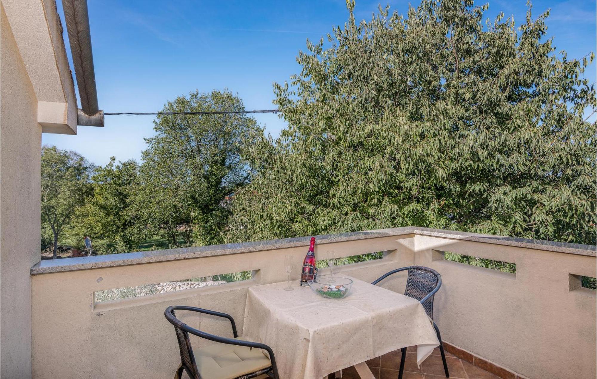Cozy Apartment In Malinska Dubasnica With Wifi エクステリア 写真